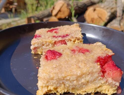 Joghurtos köles pite eperrel ( glutén, tej, tojás, cukor, szójamentes, vegán )